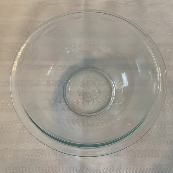 Pyrex Other - Vintage Pyrex 1.5L Mixing Bowl #323